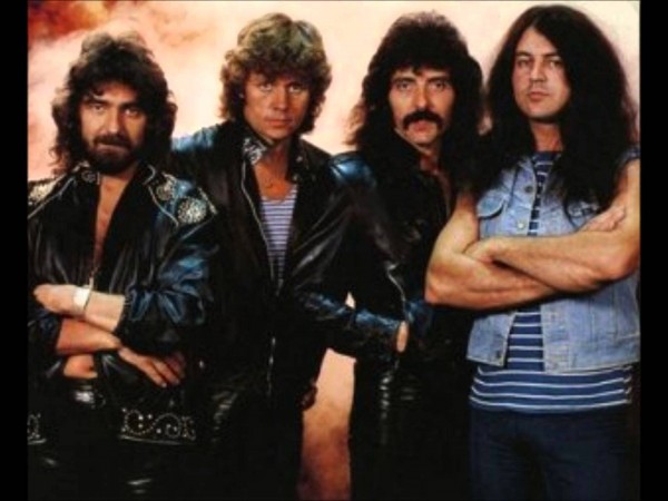 Black Sabbath na turnê de 1983/1984: da esq. para a dir., Geezer Butler (baixo), Bev Bevan (bateria), Tony Iommi (guitarra) e Gillan (FOTO: DIVULGAÇÃO)